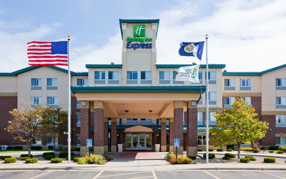 Holiday Inn Express & Suites Vadnais Heights by IHG - photo 65