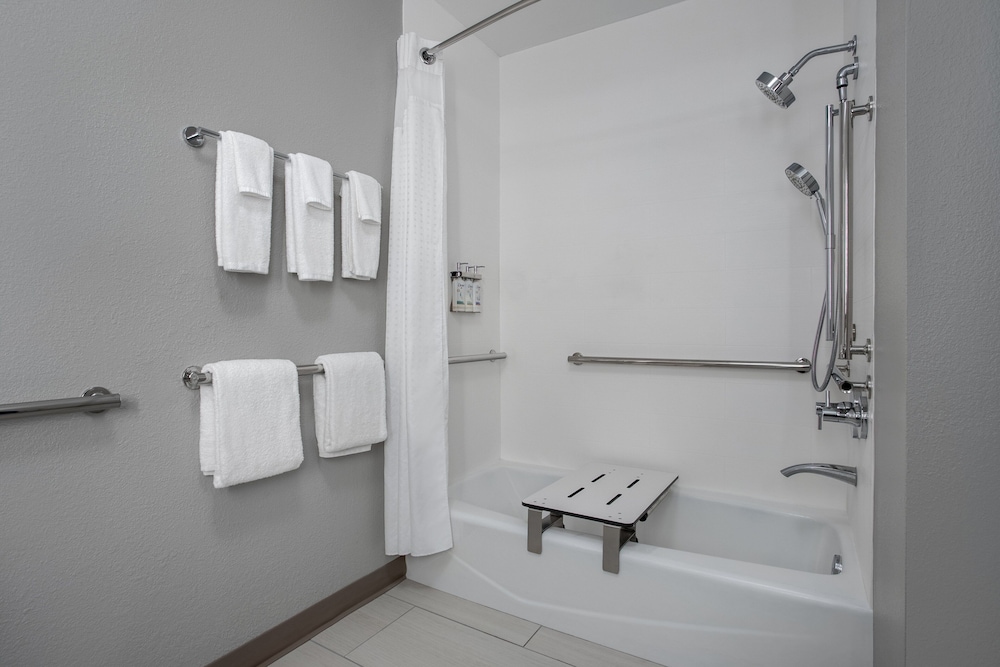 Holiday Inn Express Hotel & Suites Clinton by IHG - photo 20