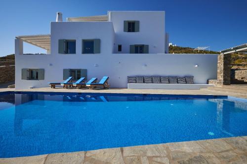 Villa Okyalos Purely Greek — 4-Star Luxury Hotel in Livadeia, Greece