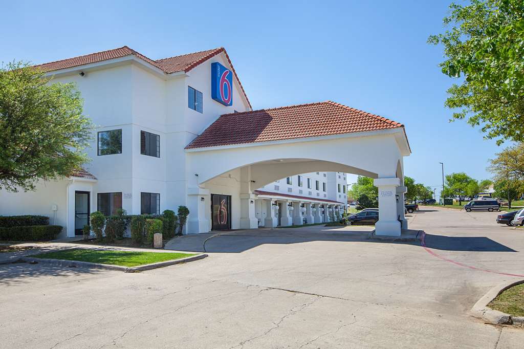 Motel 6 Bedford TX Fort Worth - photo 2