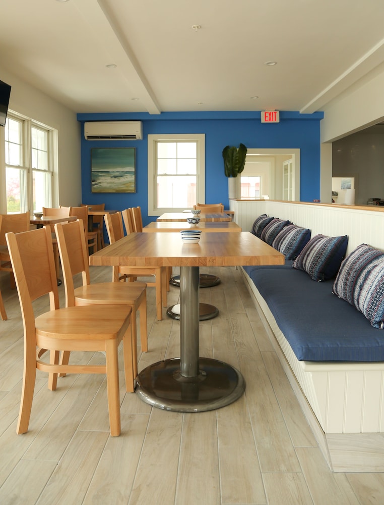 The Sea Breeze Inn - photo 50