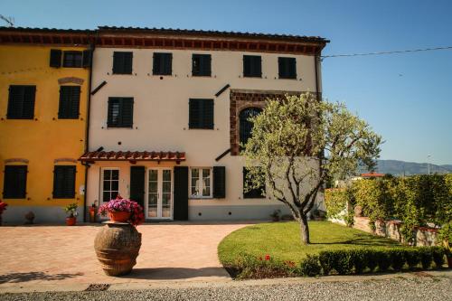 Tipical Tuscany House near Lucca — 4-Star Luxury Hotel in Capannori, Italy
