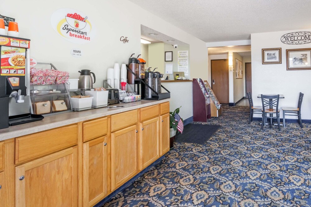 Super 8 by Wyndham Norwich - photo 13