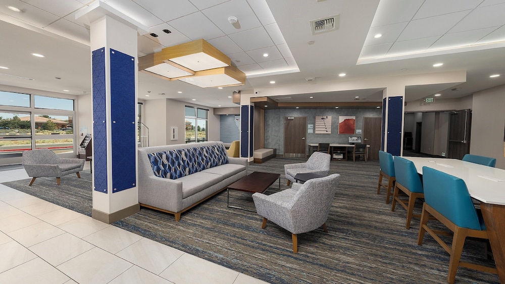 Holiday Inn Express & Suites Ridgecrest China Lake by IHG - photo 34