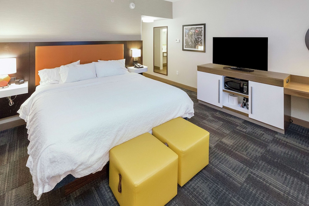 Hampton Inn & Suites Morgantown University Town Centre - photo 18