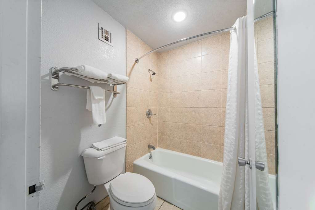Econo Lodge And Suites Bricktown - photo 34
