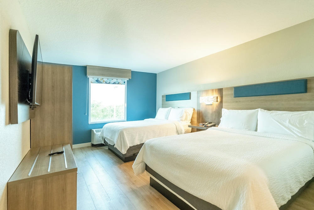 Holiday Inn Express Hotels & Suites Cocoa Beach by IHG - photo 11