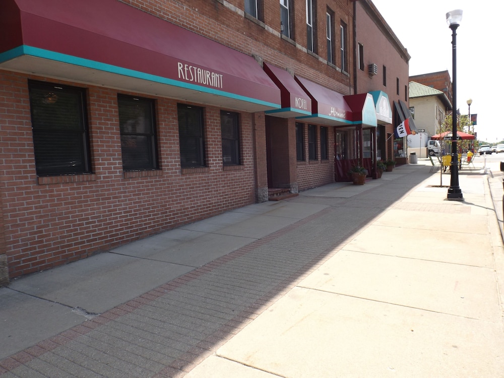 Hermanns European Inn — hotel in Cadillac