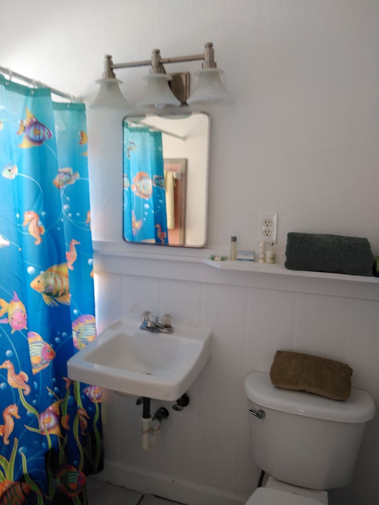 Swashbuckler Motel - photo 36
