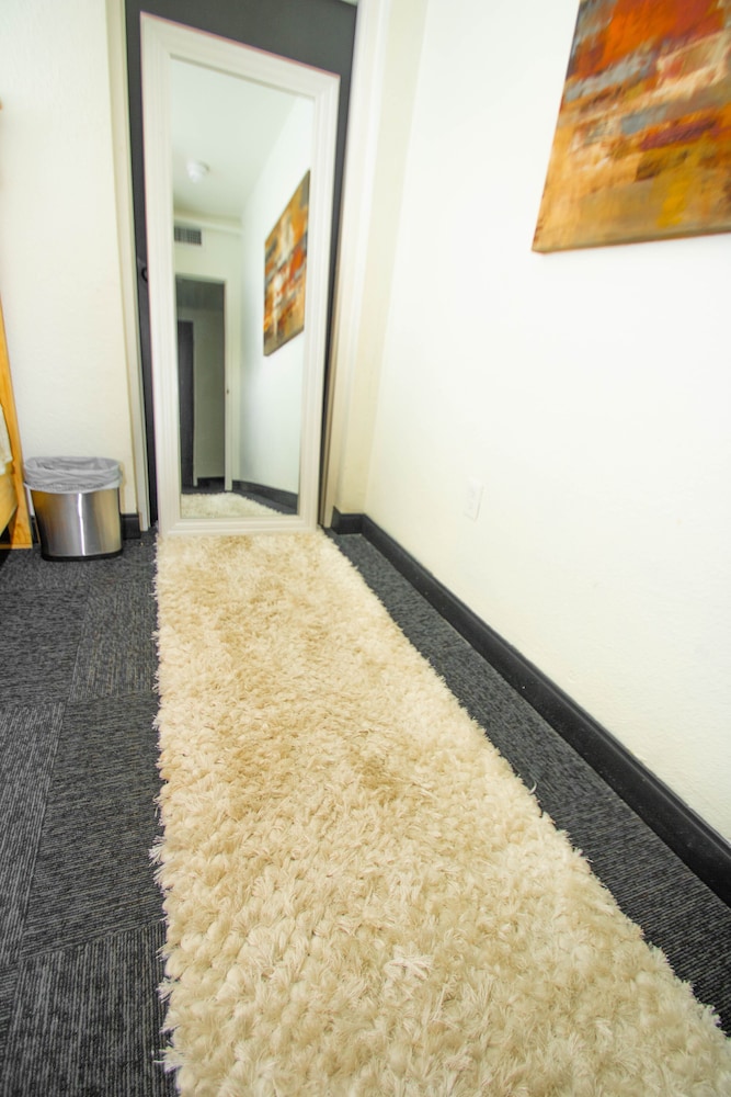 Vintage Elegance Condo Steps Away From Casino Hot Springs - photo 24