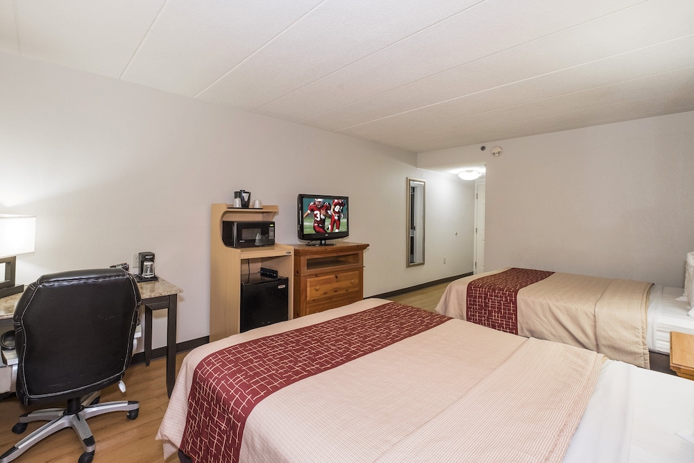 Red Roof Inn & Suites Stafford VA - photo 18