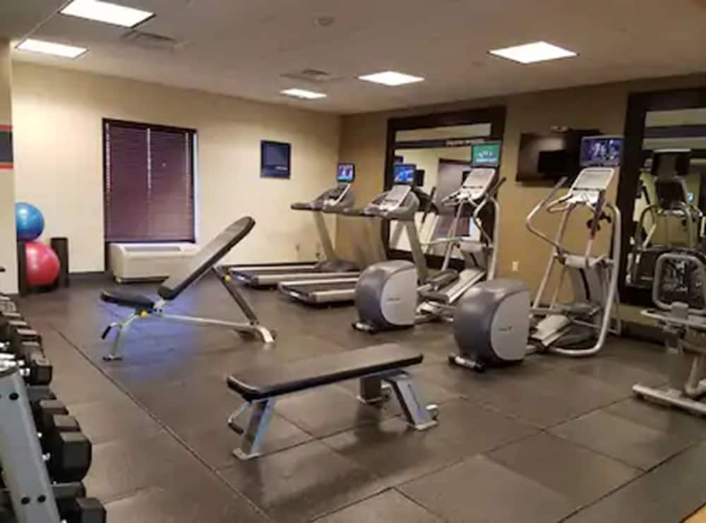 Hampton Inn & Suites Indianapolis Airport - photo 40