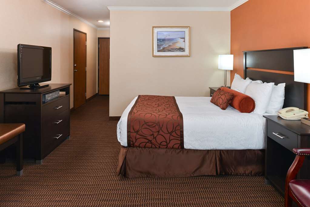 Best Western Plus Landmark Inn - photo 14