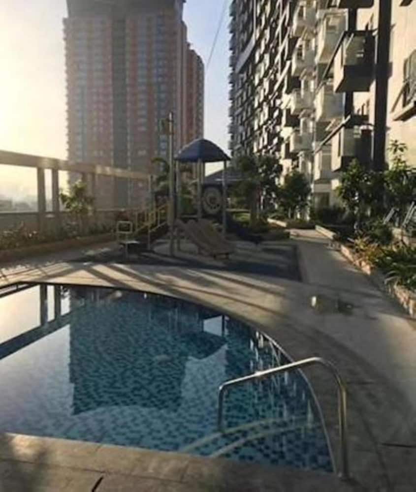 Cubao ManhattanHeights Unit 5H Tower C in Quezon, Philippines