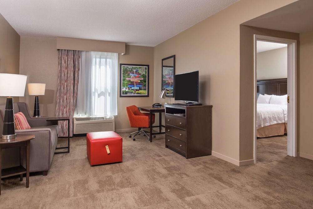 Hampton Inn & Suites Charlotte Arrowood Rd. - photo 18