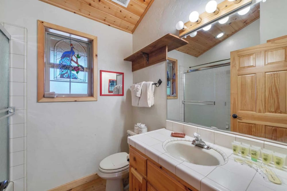 Wolf's Lair by Avantstay Swiss Chalet w Private Hot Tub & Access to Northstar Resort Community - photo 12