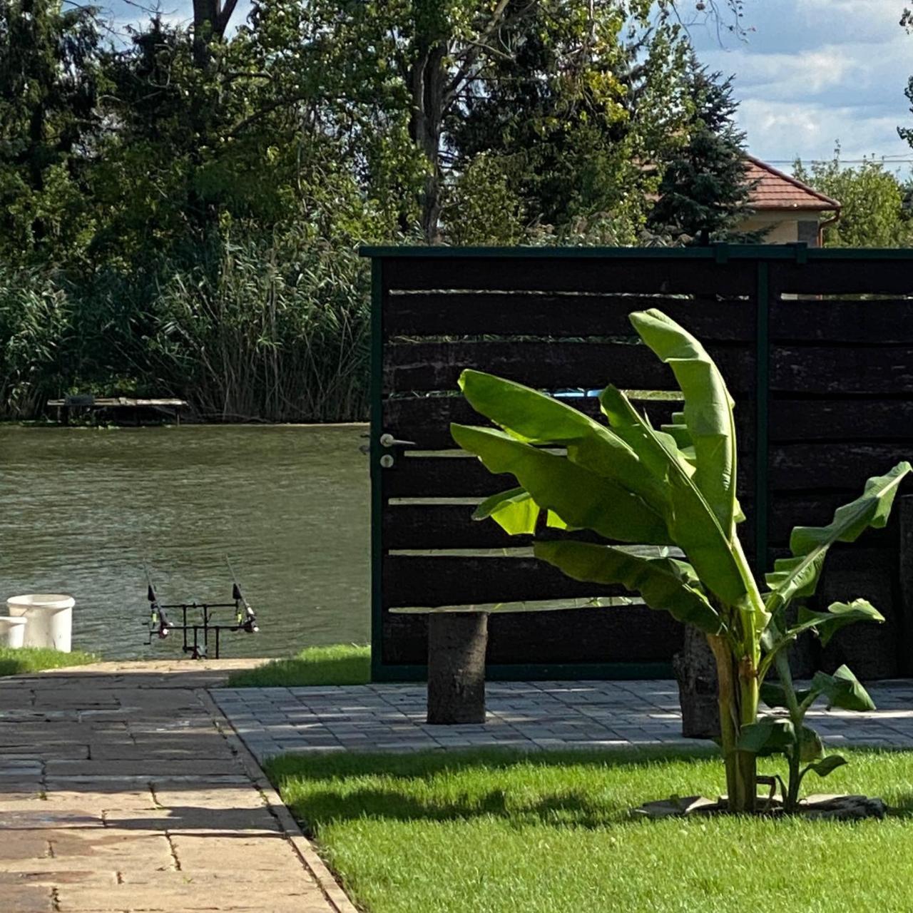 Aloha Hawaii Lak — 4-Star Luxury Hotel in Bekesszentandras, Hungary