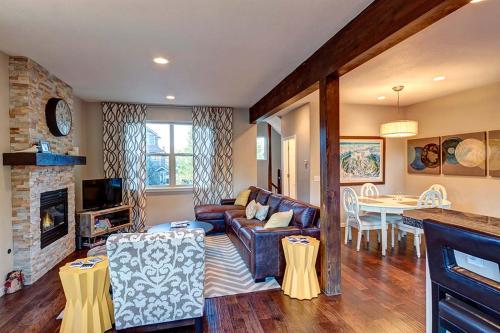 Crossroads Townhome 681B - photo 5