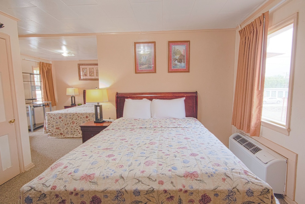 Sunflower Motel Hiawatha By OYO - photo 7
