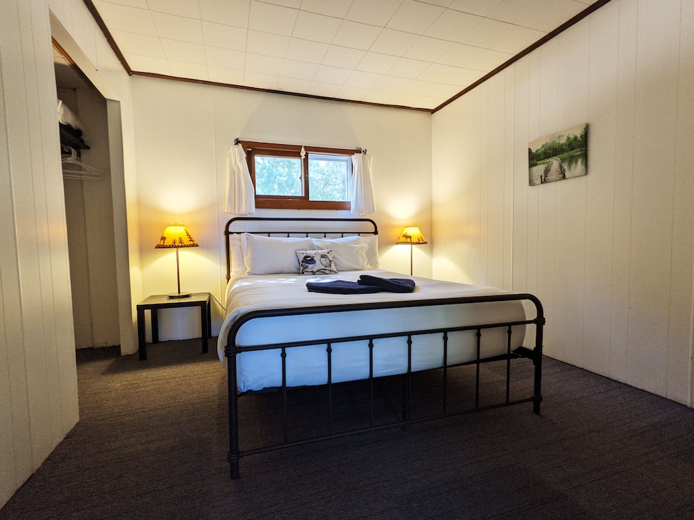 Coadys' Point of View Lake Resort - photo 12