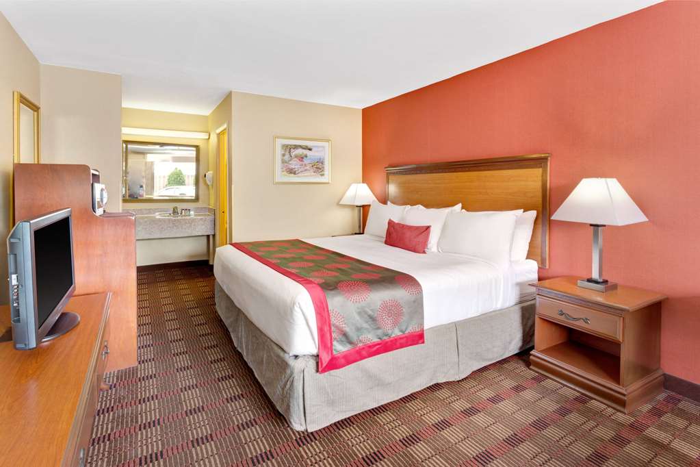 Ramada by Wyndham Baltimore West - photo 7