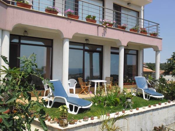 Guest Rooms Yordanovi in Balchik, Bulgaria