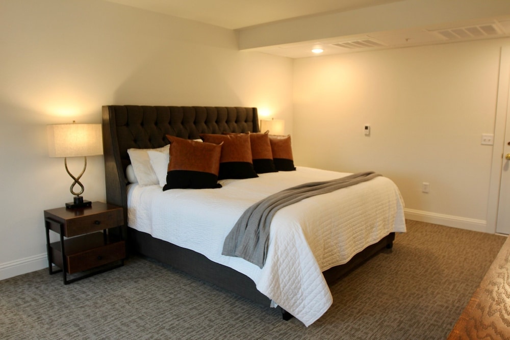 The Crazy Water Hotel - photo 12