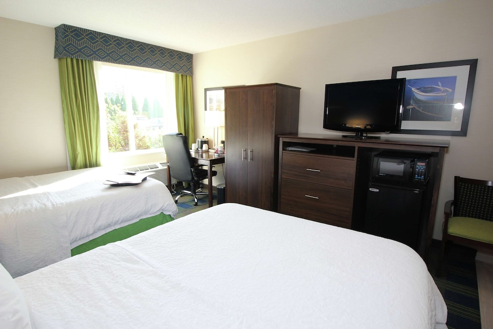 Hampton Inn Sandusky Central - photo 14
