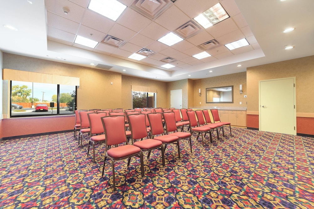 TownePlace Suites by Marriott Farmington - photo 22