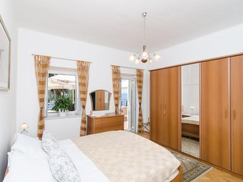 Apartments Davor Two Bedroom Apartment with Sea View and Terrace