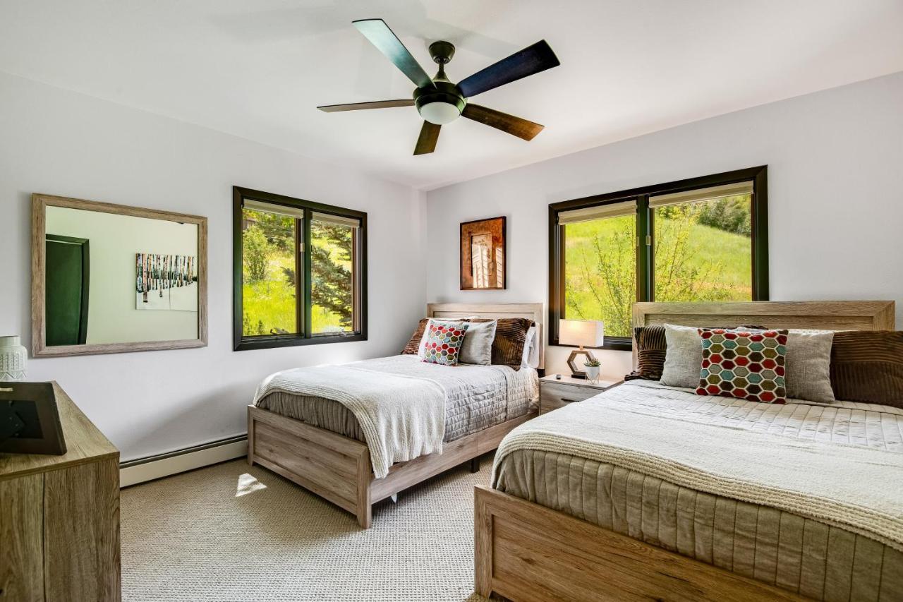 Luxury Mountain Retreat in Avon, United States