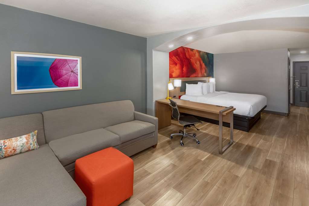 La Quinta Inn & Suites by Wyndham New Braunfels - photo 24