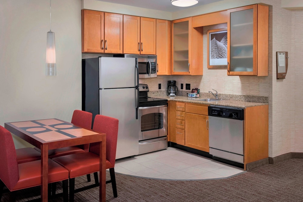 Residence Inn Alexandria Old Town South at Carlyle - photo 14