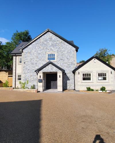 New fully furnished 5 bedroom 4 bathroom detached houses — 4-Star Luxury Hotel in Leicester, United Kingdom