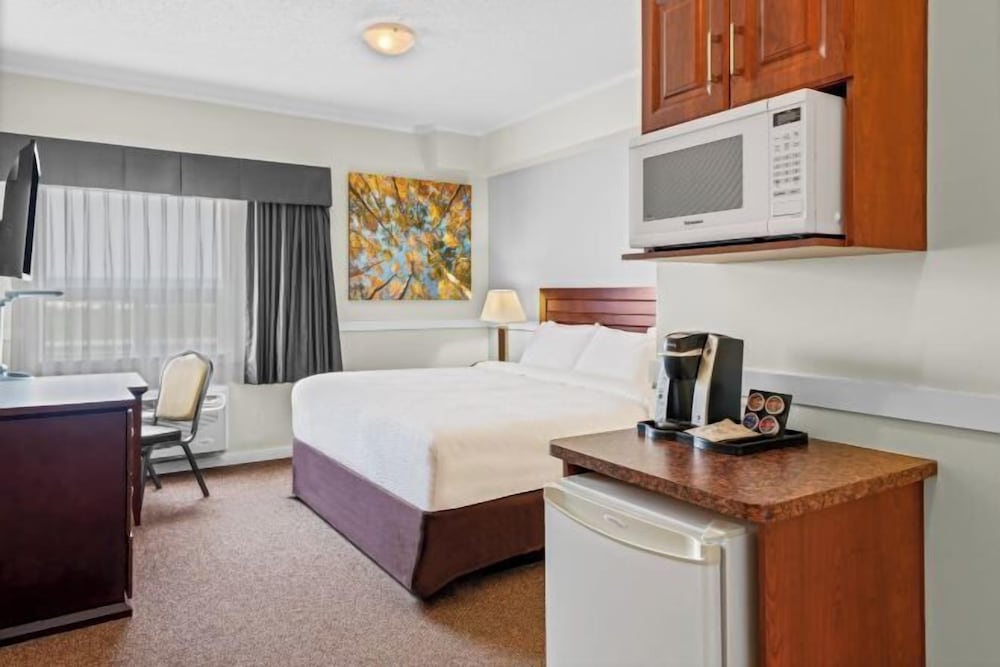 Elk Island Studios Lamont — hotel in Lamont
