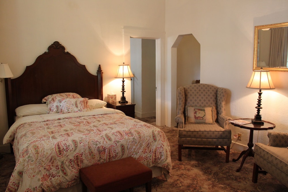 The Hotel Limpia - photo 8