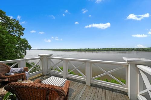 The Boat House Water Views Sunsets — 4-Star Luxury Hotel in York, United States