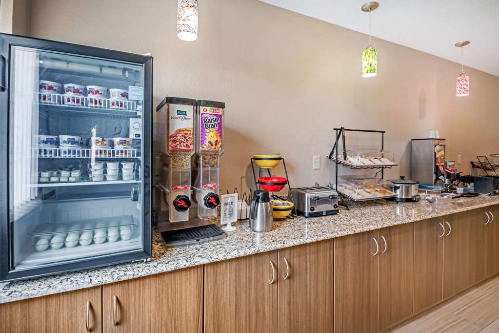 Econo Lodge La Crosse North - photo 37
