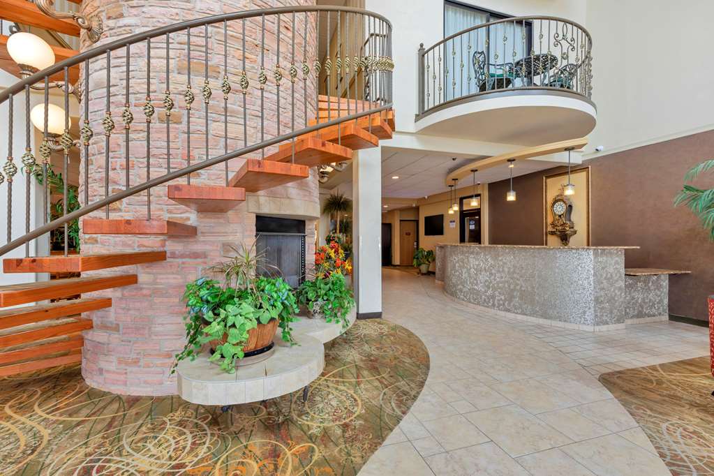 Best Western Plus Swiss Chalet Hotel & Suites - photo 2