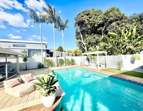Maroochydore Beach Retreat Pool Bbq Relax — Maroochydore