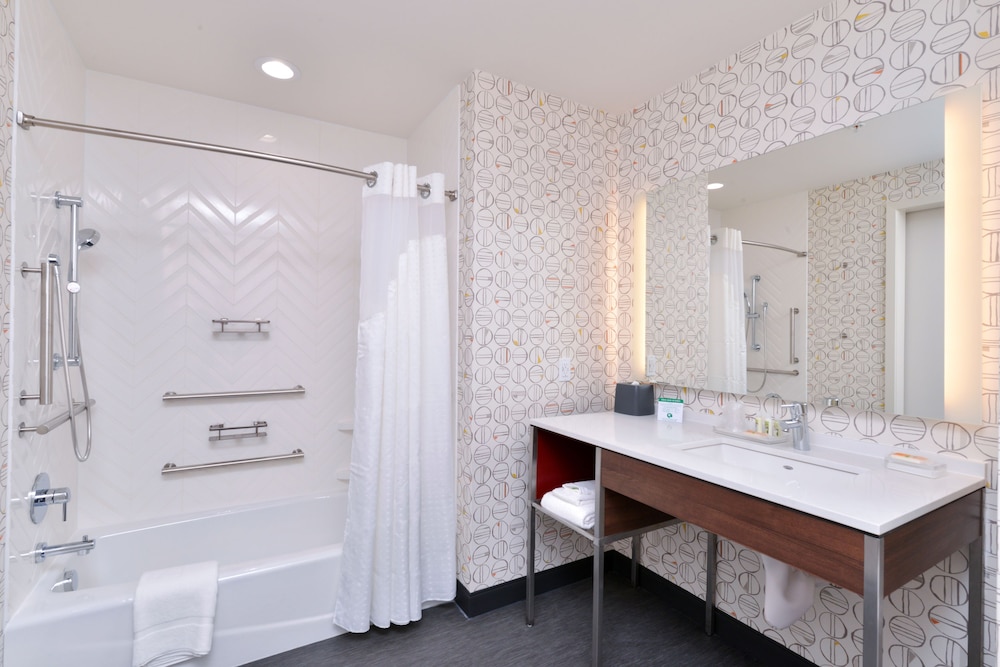 Holiday Inn Hotel & Suites Farmington Hills Detroit NW by IHG - photo 19