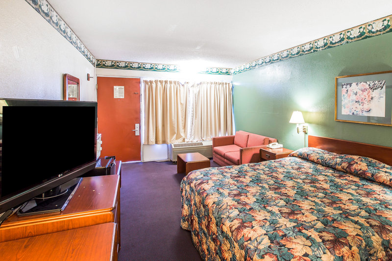 Relax Inn Milledgeville - photo 22