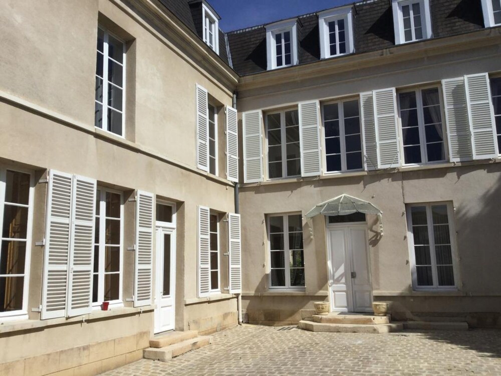 Le Clos D'ay - carbon neutral hotel in Ay