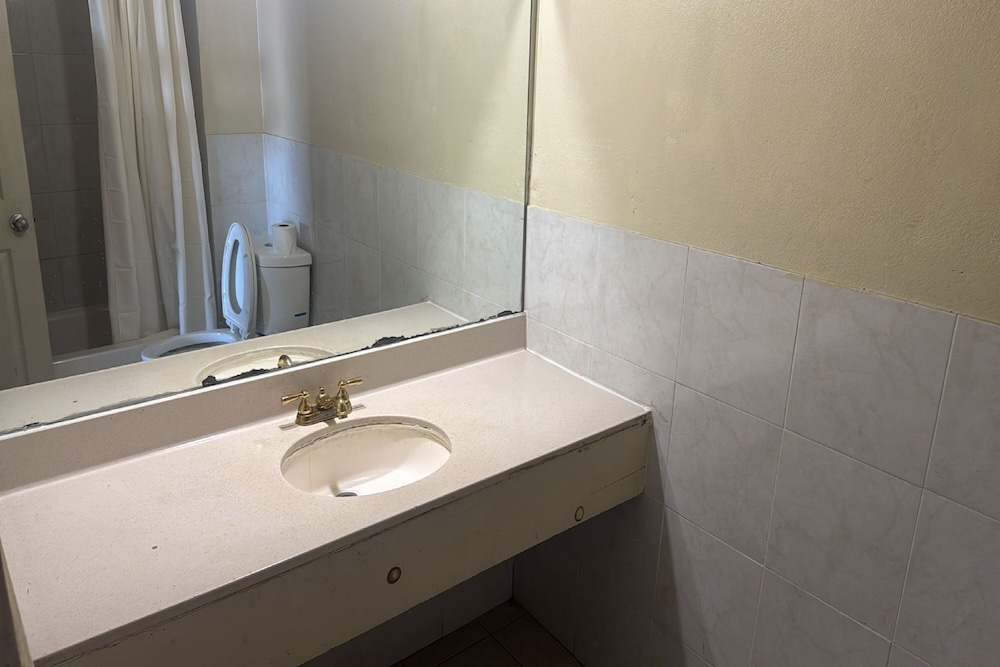 Cole Manor Motel By Oyo Love Field Market Center - photo 10
