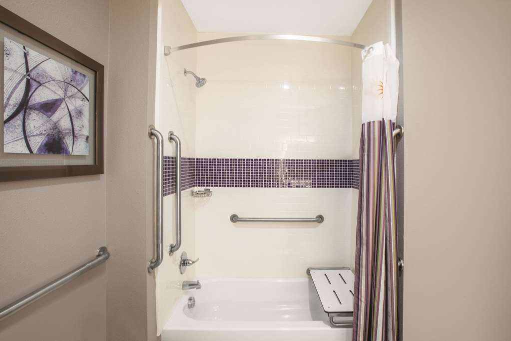 La Quinta Inn & Suites by Wyndham Kingsville - photo 14