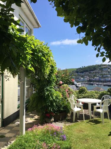 6 And 7 School Steps Stunning Views Private Garden And Parking in Dartmouth, United Kingdom