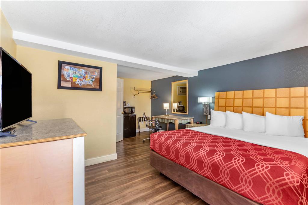 Econo Lodge Clovis - photo 17