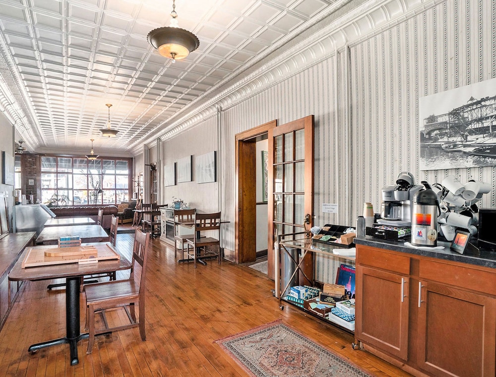Historic Hotel Nichols - photo 3