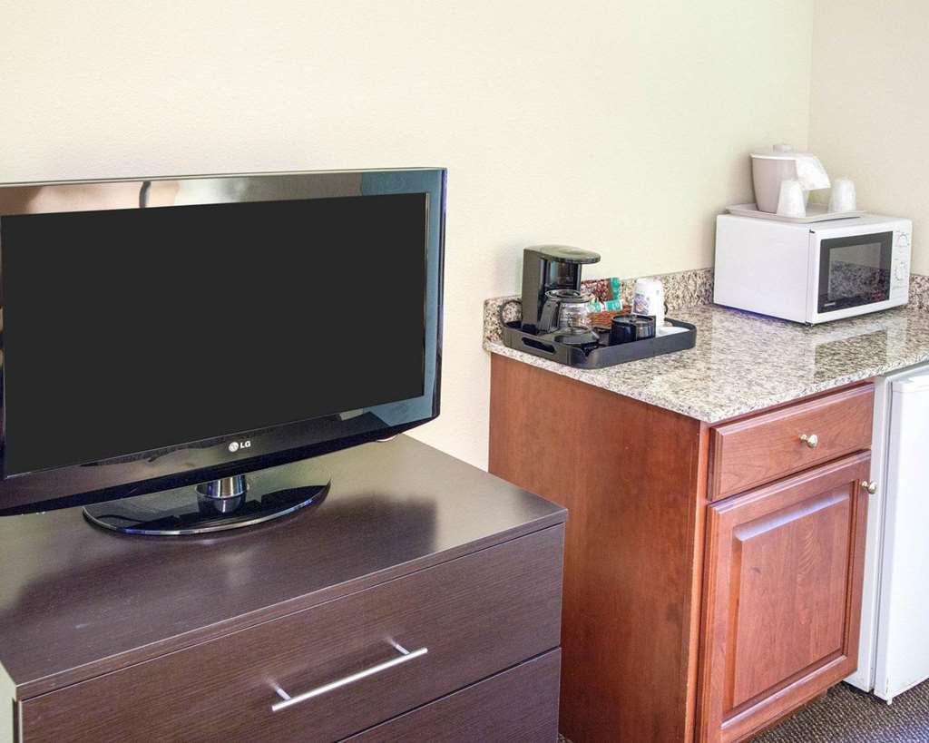Quality Inn & Suites Niles - photo 60