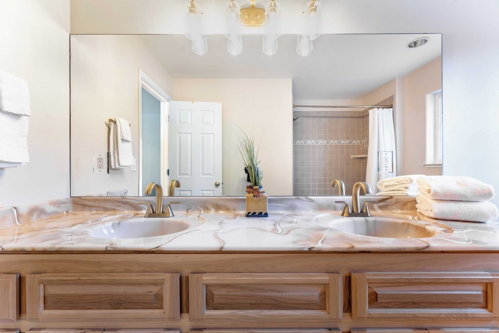 Blitzen by Avantstay Pet friendly Tahoe Retreat Near Heavenly Ski Resort - photo 12